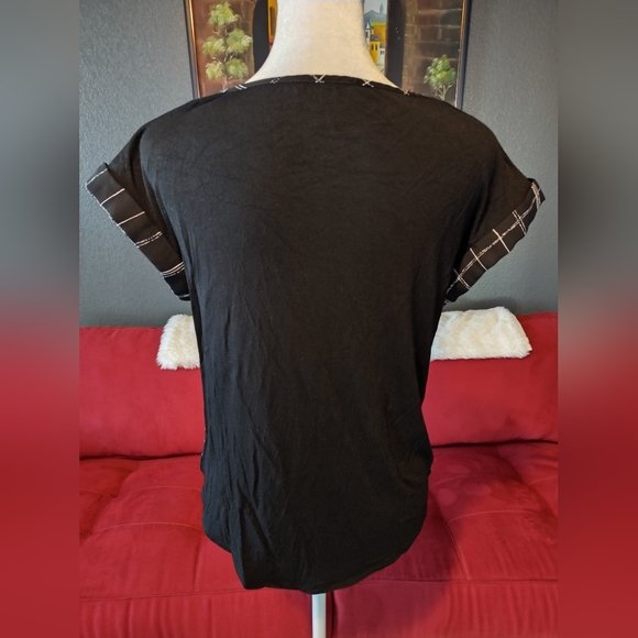 Black and White BCX blouse, Size XSmall - Picture 3 of 4